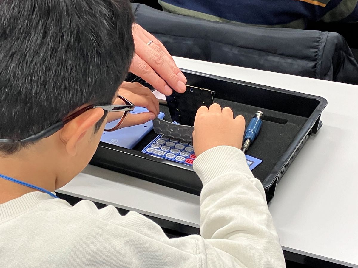 電卓を分解・組み立て