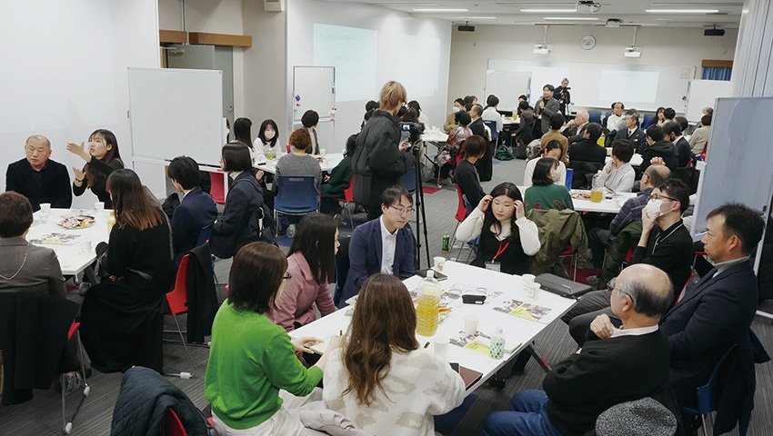 ひとつのテーブルの上で　参加者との議論
