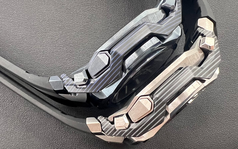 ベゼルフレーム