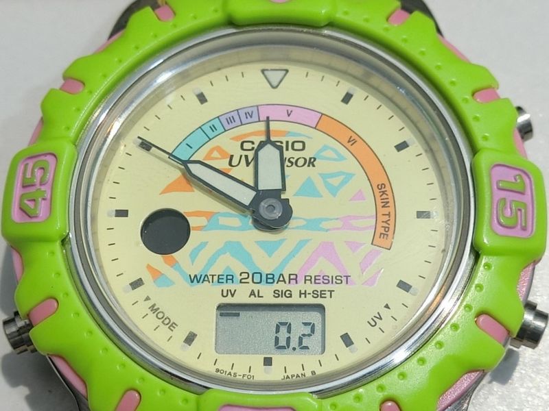 「UV-700」のフェイス画像