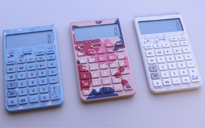 左より：ムーミンモデルの『JT-200T-MM-BU』（グレイッシュブルー）、『JT-200T-MM-PK』（グレイッシュピンク）、『JT-200T-MM-WE』（オフホワイト）の画像