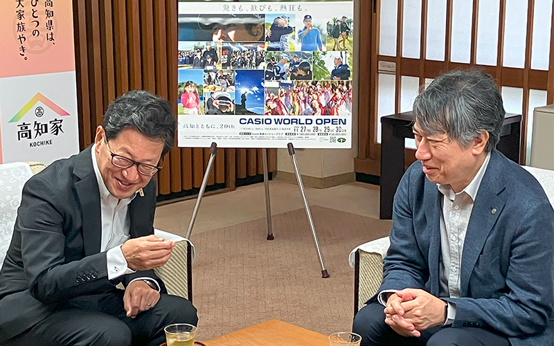 濵田知事と樫尾大会副会長の会談の様子