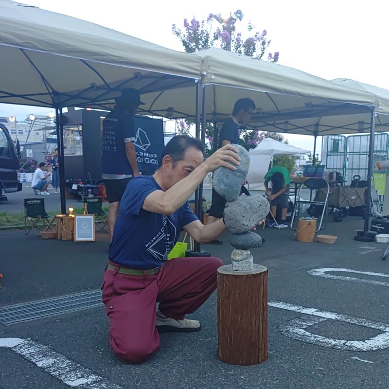 デモ中