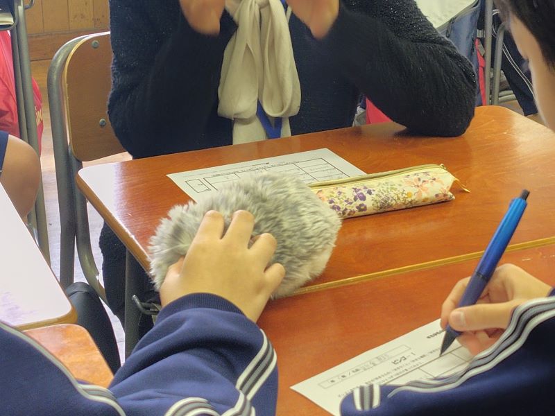 可愛がられるMoflinの様子