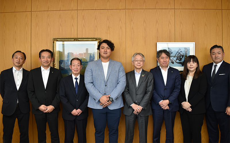 佐々木麟太郎選手との記念撮影