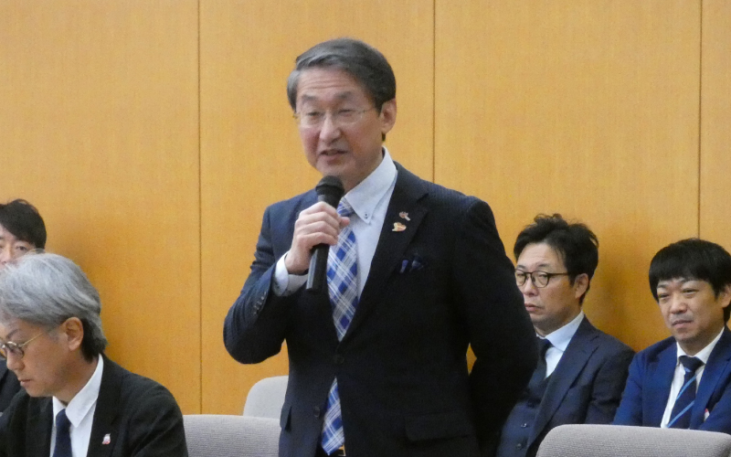 平井伸治氏の写真