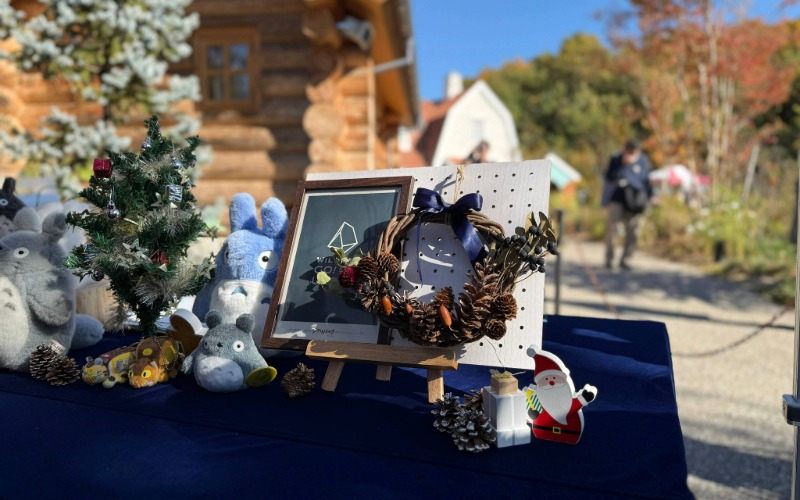 飾られたクリスマスリース