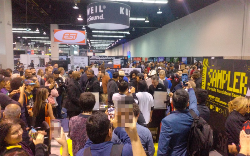 サンプラーのブースの様子