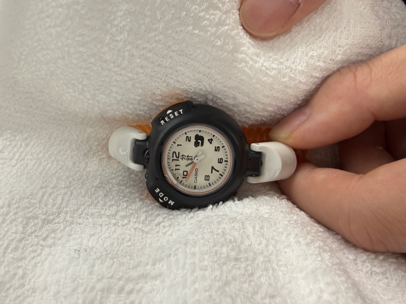 タオルで拭いてる様子