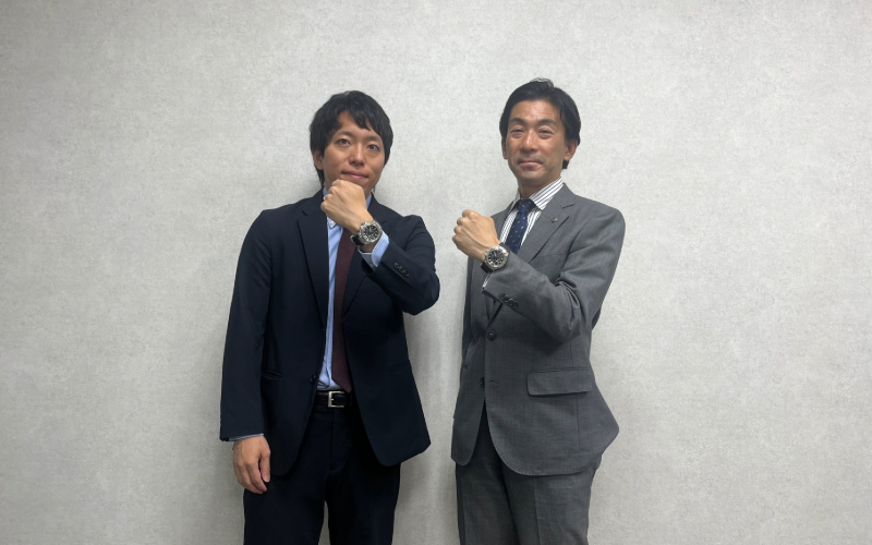 左から黒羽晃洋と小島一泰の画像