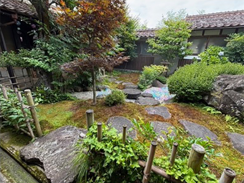 「若桜民工芸館」の中庭の様子