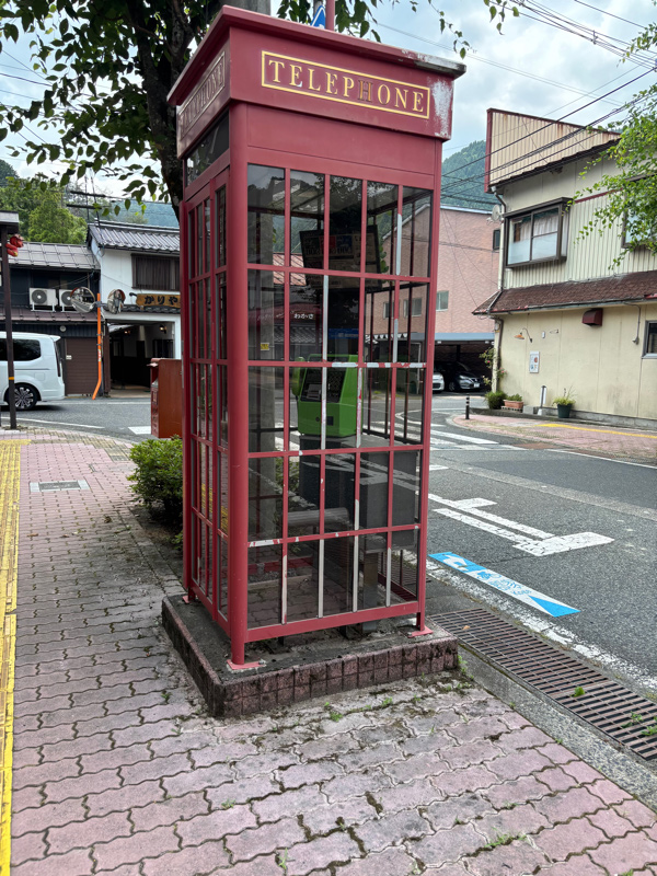 レトロな電話ボックスの画像