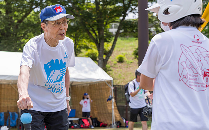 指導する王理事長の様子